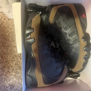 Jordan Men's Black and Tan Sneakers